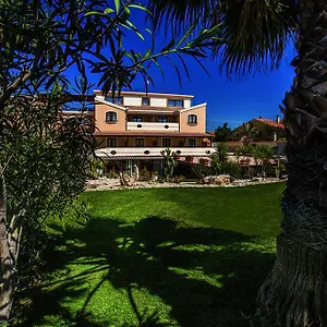 Hotel Raffael Phg, Putzu Idu